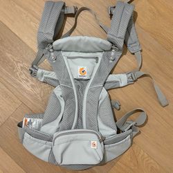 Ergobaby Omni breeze baby carrier