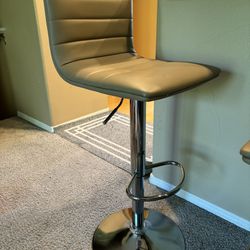 Breakfast Chairs In Good Condition(hight Udjustable) 1x$20 (two Chairs $40)