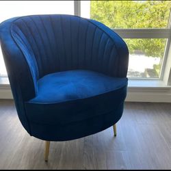 Sophia Upholstered Vertical Channel Tufted Chair Blue
Coaster$10 Down Payment And Financing Available