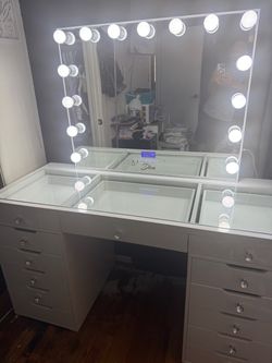diva vanity