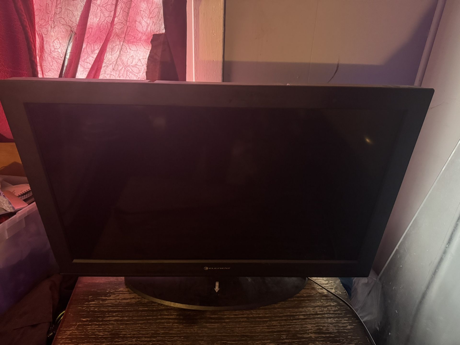 32 Inch Element Flatscreen Tv