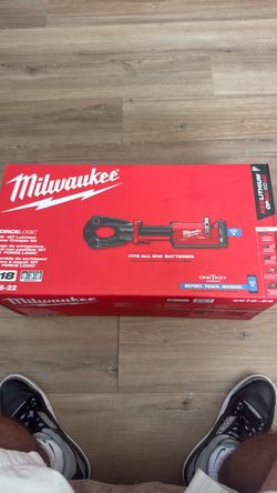 FORCE LOGIC M18” 12.T LATCHED Linear Crimper KIT.. two batteries. One charger. And a carrying case… $2900