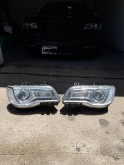 Chrysler 300 headlights (2023) HID