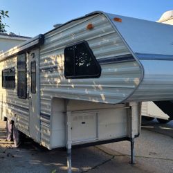 lance 5th wheel trailer