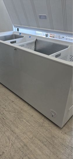 Hisense 17.7 Cu. Ft. Chest Freezer