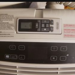 Deloughi Portable Air Conditioner w/remote