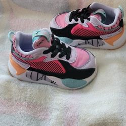 Girls Toddler PUMA Size: 4 Shoes 