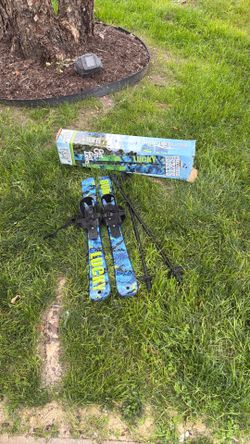 Youth beginner skis