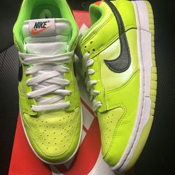 Nike Dunk Low Splash Volt Size 8 Used