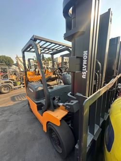 Komatsu Forklift 3 Stages 8000 Lbs