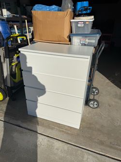 Dresser Like new , Baby