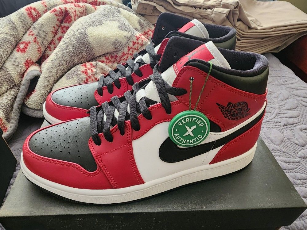 Air Jordan 1 Mid Chicago Toe 8.5 Mens