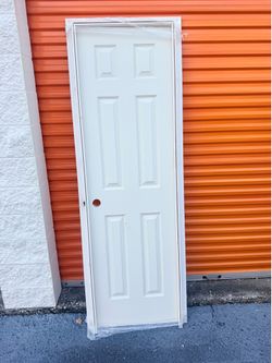 Crisp white 6-panel interior door 24x80. Comes pre-hung with frame. Has hole for doorknob. Still in protective plastic.