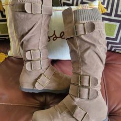 Woman's  Knee High Boots 