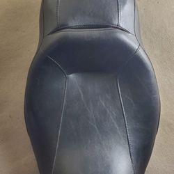 Stock Harley Street Glide Seat (2014) – Great Condition