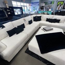 Beautiful White Sectional $3999‼️🤍