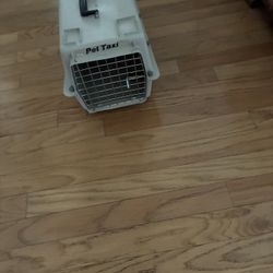 1 Small Pet Taxi Carriers Or Bed