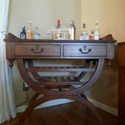 Side Table / Wine Bar