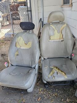 Pair of gray Leather Car Seats from Toyota Prius 08