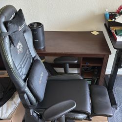 Gaming Chair And Table 