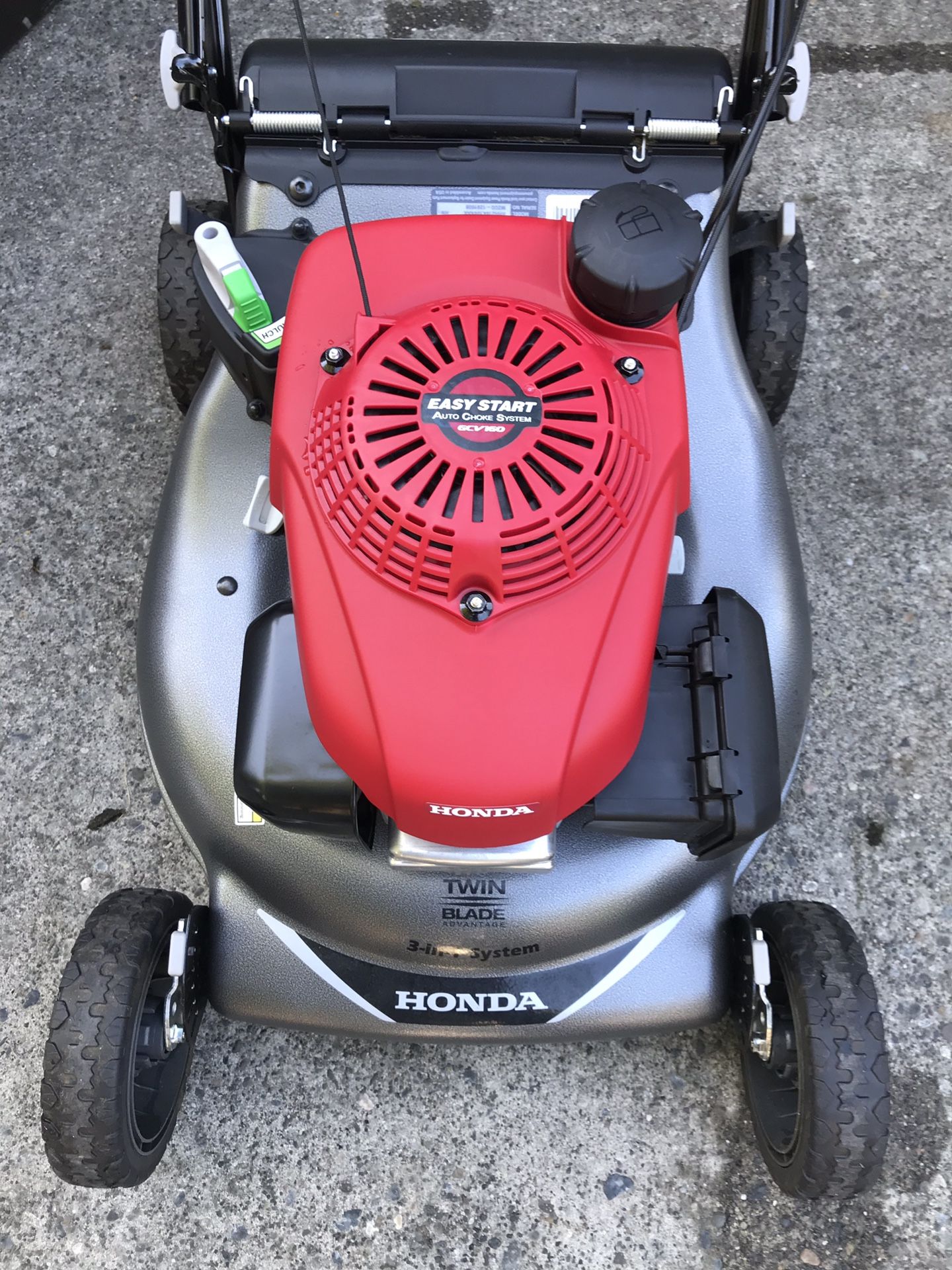 Honda Mower with dual blades 1 yr old