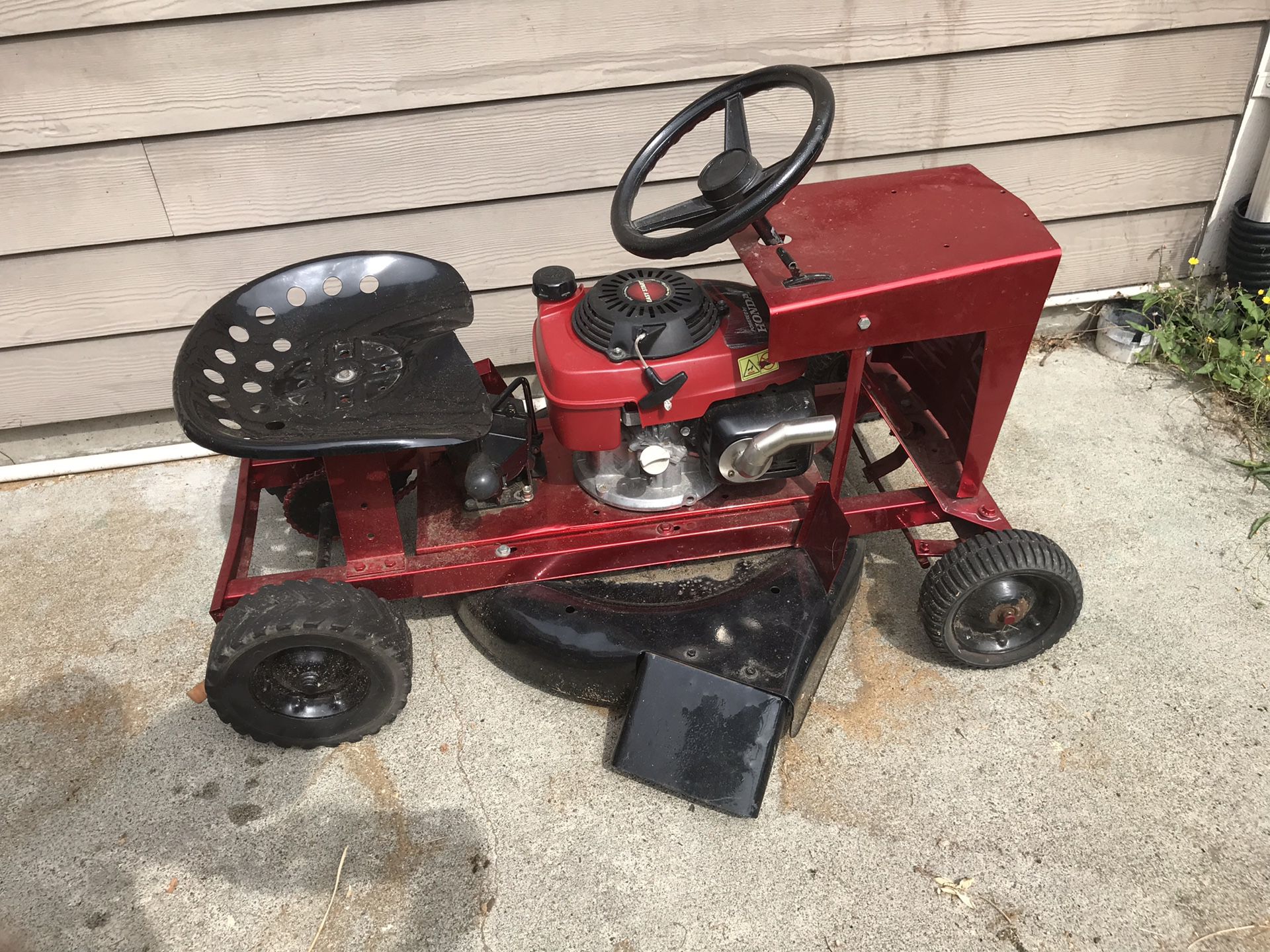 Mustang vintage riding mower tractor