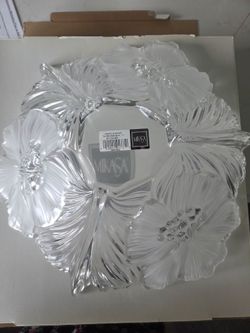 centerpiece/ punch bowl