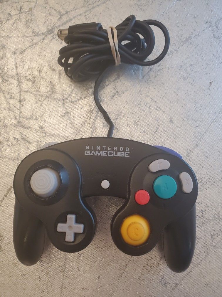 Nintendo Gamecube OEM controller read ad discription for condition
Works but some nicks in the cord, z button sticks