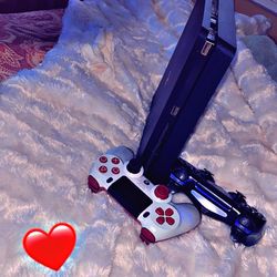 PS4 With 3 Wireless Controllers 2 games plus Fortnite account