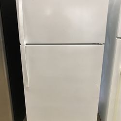 Whirlpool Refrigerators Top Freezer White.  Hablo Español 