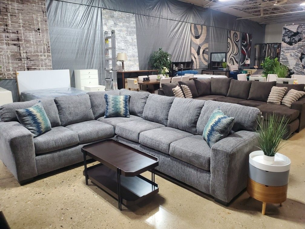 Beautiful Gray Fabric Sectional With 3 Throw Pillows (New)