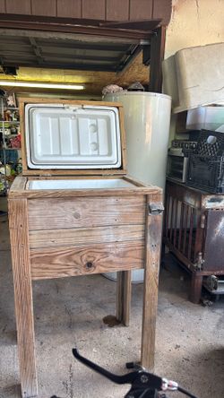 Wood ice box