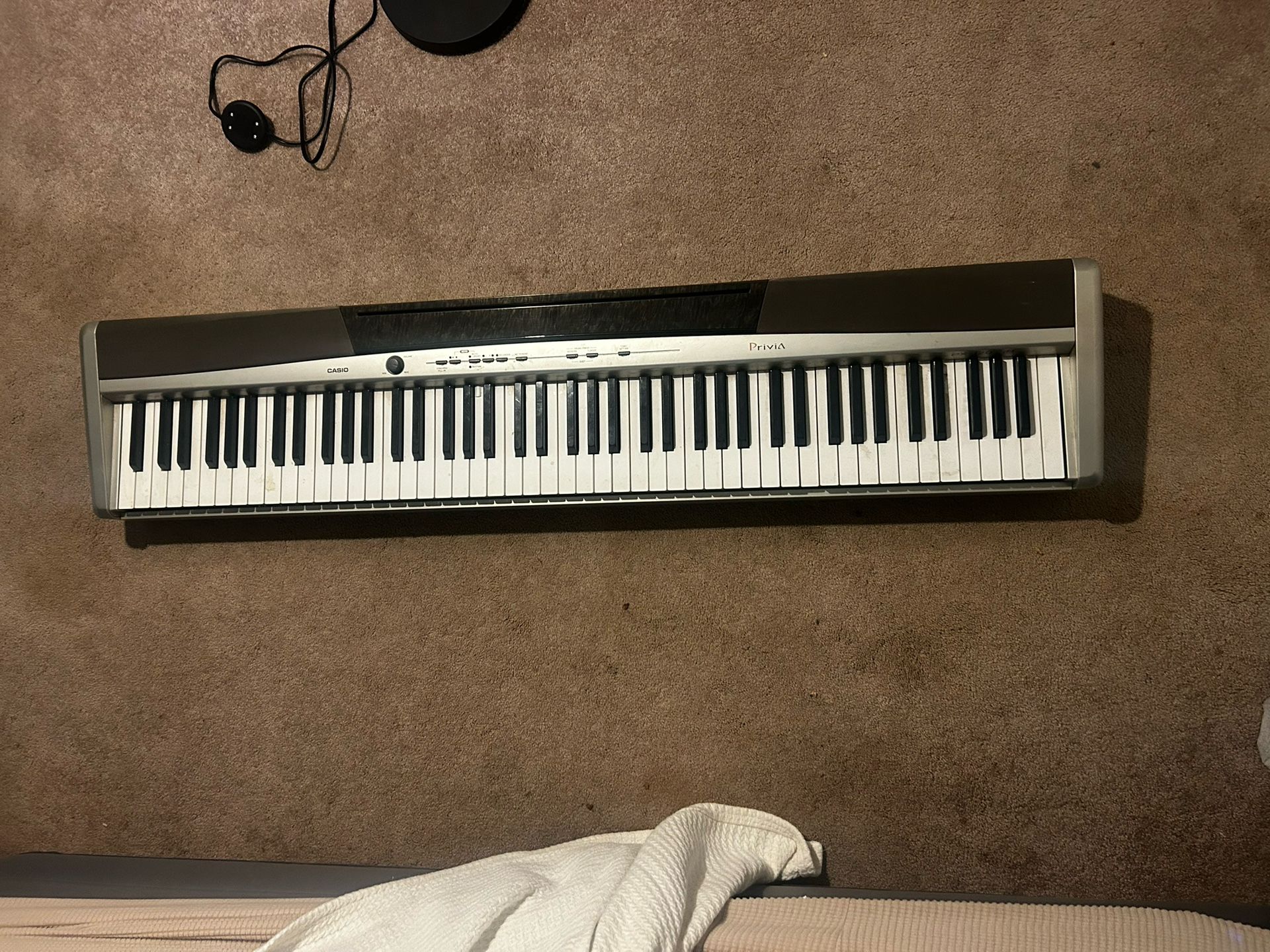 Electric Casio Piano Keyboard