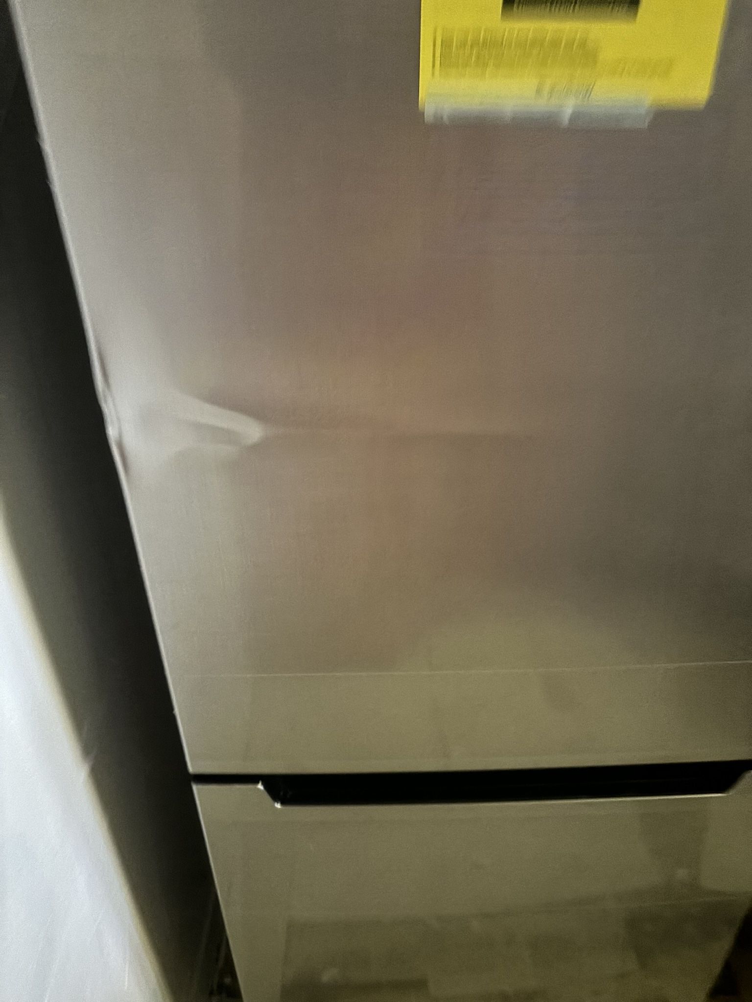 Bangs on 7.1 cu. Ft Refrigerator With Bottom Freezer