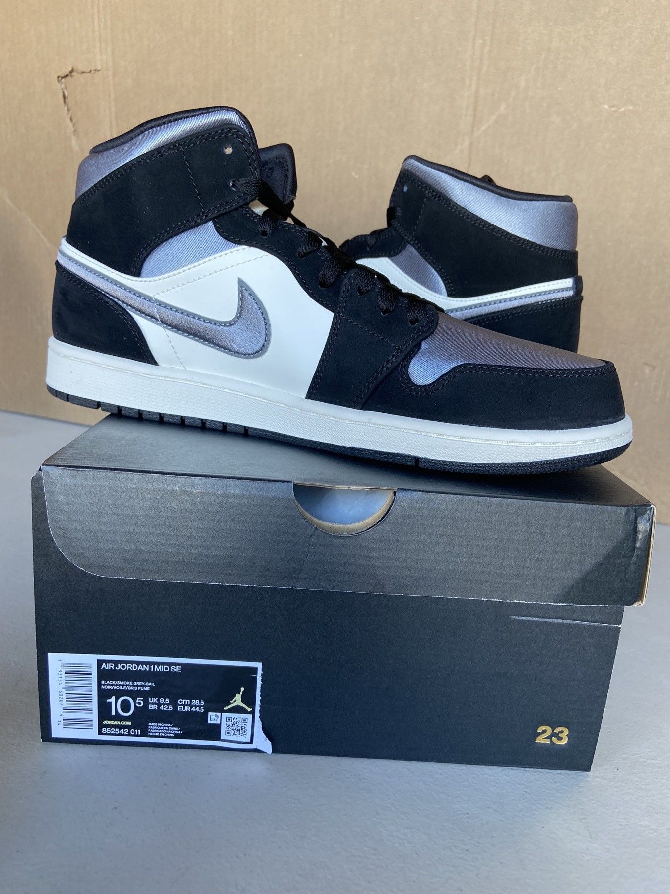 NEW Air Jordan 1 Mid Black/Smoke Grey size 10.5