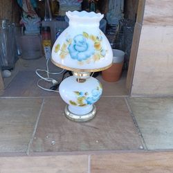 VERY ANTIQUE LAMP BEAUTIFUL CONDITION 