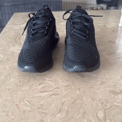 Size 8 Women’s Nike Air Max 270 