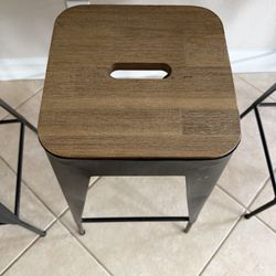 4 Bar Stools 