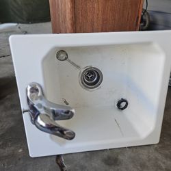 Laundry Sink (Fiberglass Or Heavy Duty Plastic)