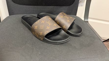 Like new Louis Vuitton Monogram Slide Sandals LV size 11, US size 12