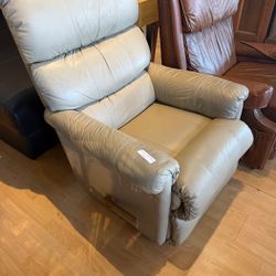 La Z Boy Leather Recliner 