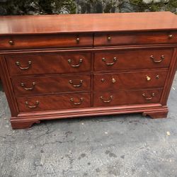 Very Good Condition Hardwood Dresser 
