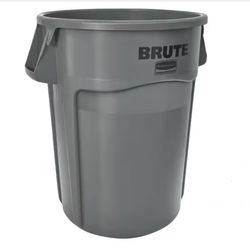 BRUTE 32 Gal. Grey Vented Plastic Outdoor Trash Can 