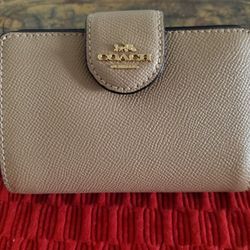 Coach • Medium • Corner Zip Wallet • Taupe •