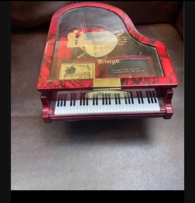 Kings Piano Music Box