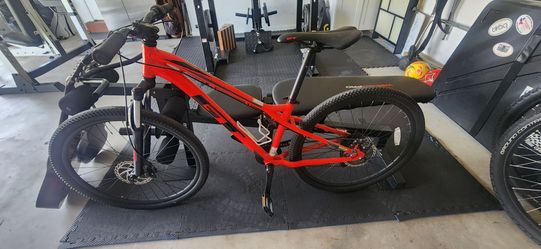 GT Mountain Bike Red and Black