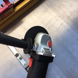 Drill Master 4.5” Angle Grinder (Never used) with New Pack Of Cutting Wheels 