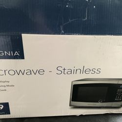 Insignia™ - 0.9 Cu. Ft. Compact Microwave - Stainless steel Model:NS-MW09SS8 New Open Box 