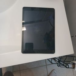Apple I Pad With Case That Doubles As Keyboard (Good Condition)