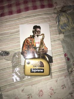 Supreme TNF floating keychain